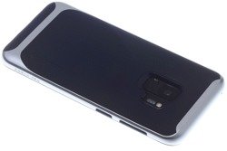 Co wyróżnia etui Spigen Neo Hybrid?