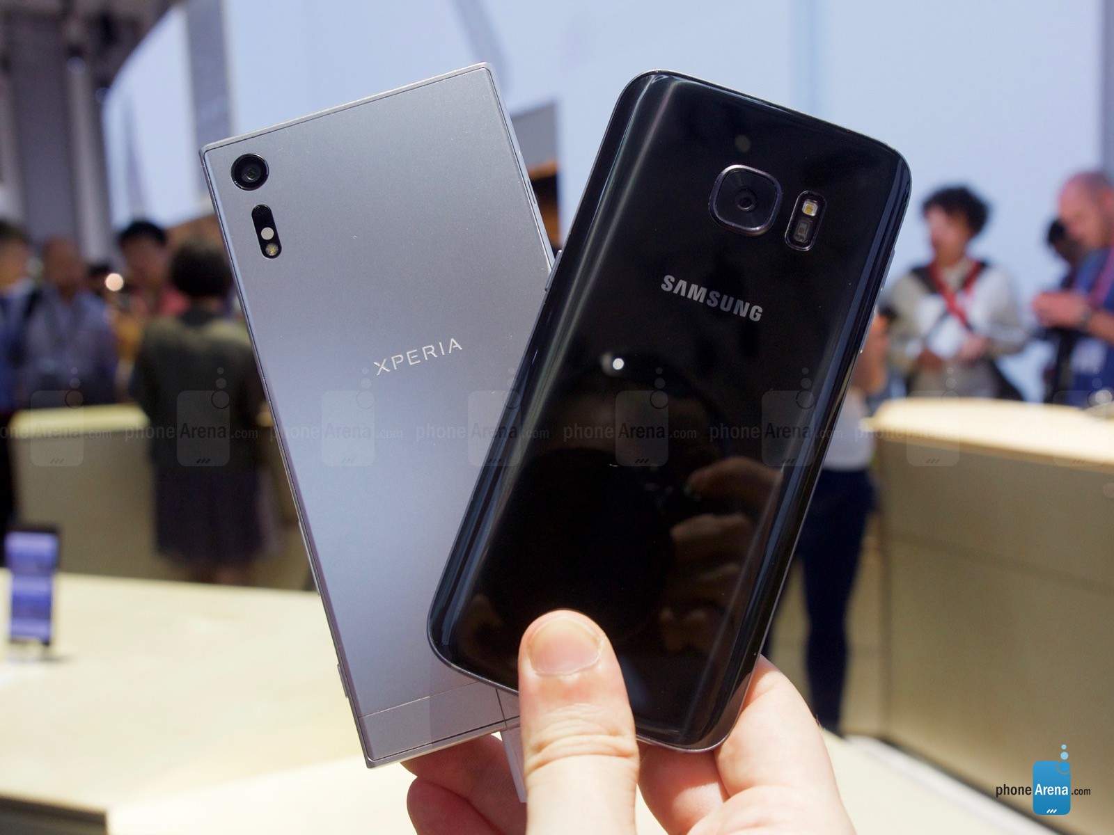 Sony Xperia XZ vs. Samsung Galaxy S7