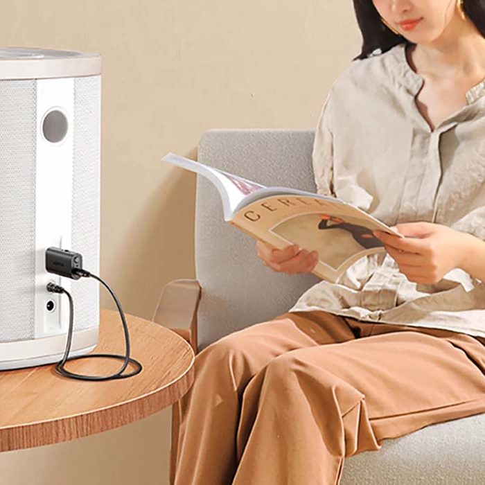 Ugreen mini Bluetooth 5.0 transmitter / reciever wireless 3,5mm mini jack audio AUX adapter black (CM523 60300)