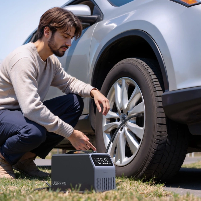 Pompka elektryczna Ugreen 150 PSI 12V do opon samochodowych z wyświetlaczem cyfrowym - szara