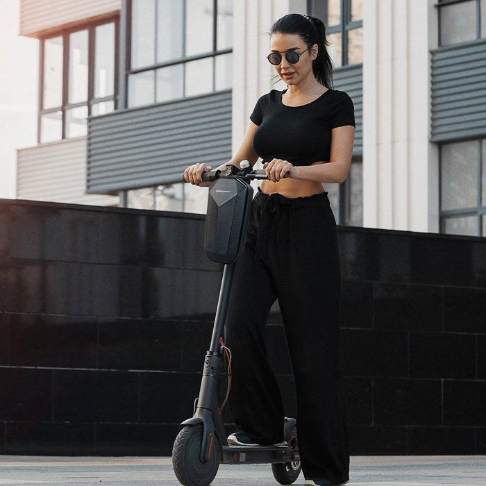 Wozinsky vodotěsná taška na koloběžku 4L černá (WSB2BK)