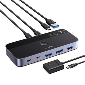 Schalter Ugreen CM691 USB-C 2x4 out (grau)
