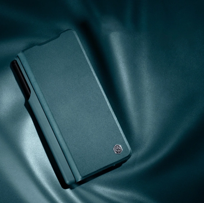 Skórzane etui z klapką i osłoną aparatu do Samsung Galaxy Z Fold 5 Nillkin Qin Leather Pro - złote