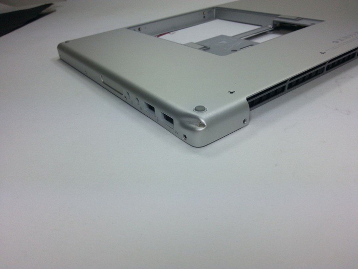 APPLE Macbook Pro A1150 Bottom Case Genuine Grade B