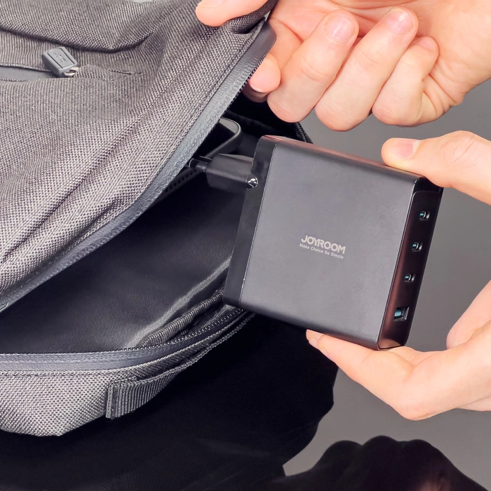 Joyroom JR-TCG04EU 100W GaN nabíječka 3x USB-C USB-A + USB-C / USB-C kabel 100W - černý