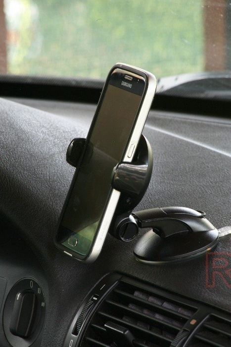 iOttie Easy Flex 3 Car holder for cockpit or windshield