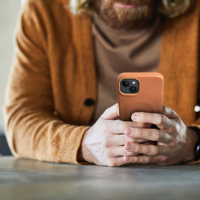 ROAR futerał LEATHER MAG kompatybilny z MagSafe do IPHONE 15 Plus Brązowy