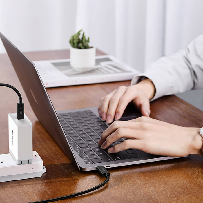 Cable Ugreen cable USB C (macho) - USB C (macho) Thunderbolt 4 100W / 8K 60Hz / 40Gb/s 0.8m negro (US501)