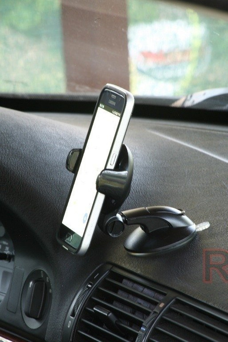 iOttie Easy Flex 3 Autohalterung für Cockpit oder Windschutzscheibe