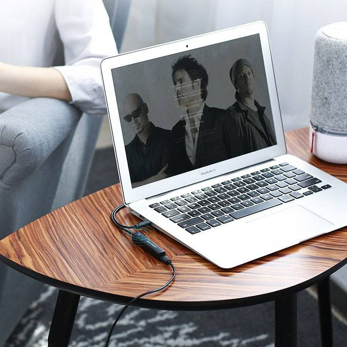 Ugreen Bluetooth 4.2 adó vezeték nélküli audioadapter 3,5 mm-es mini jack fekete (40761 CM107)