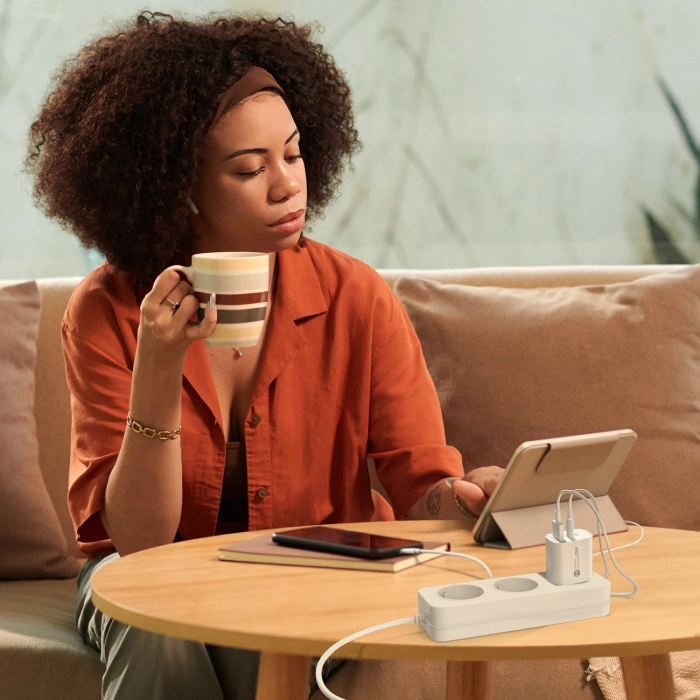 A6MaxL 20W USB-A USB-C Wandladegerät mit 1m USB-C - Lightning Kabel - Weiß