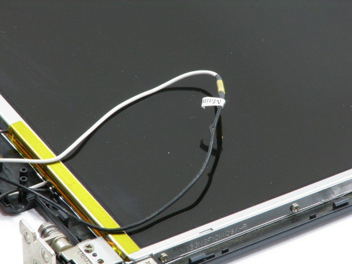 ASUS keret nélküli panelszárny