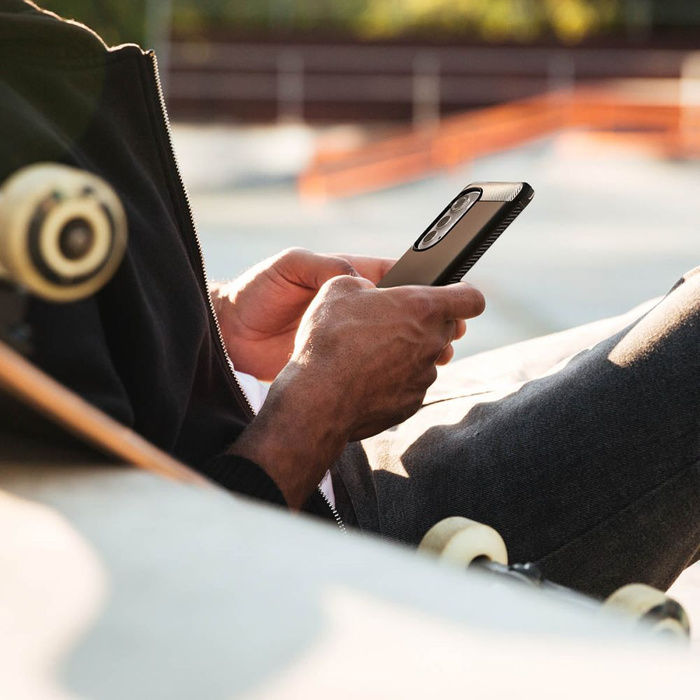 Spigen Rugged Armor MOTOROLA EDGE 2022 MATTE SCHWARZ