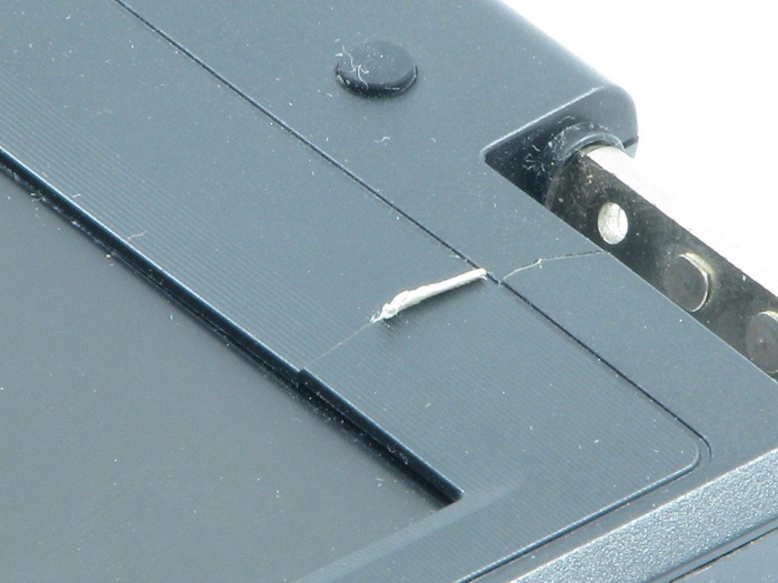 Klapka ASUS s rozbitou matricí