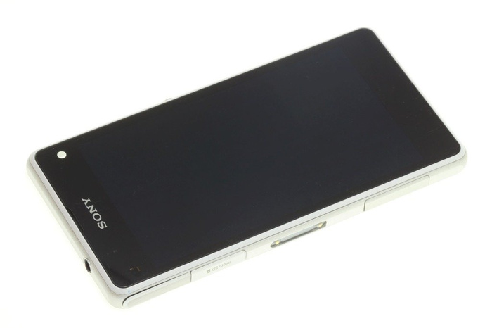 KIJELZÉS SONY Xperia Z1 Compact Grade B ezüst hibával eredeti érintéssel