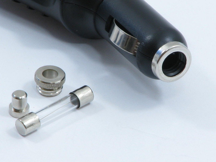 Cargador de coche LG CLA-120 KU800 KP500 KU990