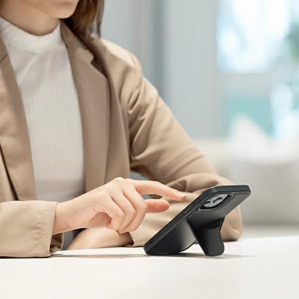 UNIQ pouzdro Transforma iPhone 13 Pro Max 6,7" černá/béžová černá MagSafe