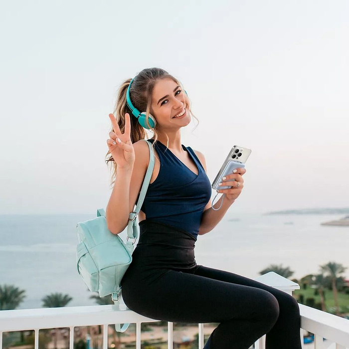 Powerbank Veger K2 (W2068) PD QC3.0 35W 20000 mAh z wbudowanymi kablami Typ C / Lightning czarny