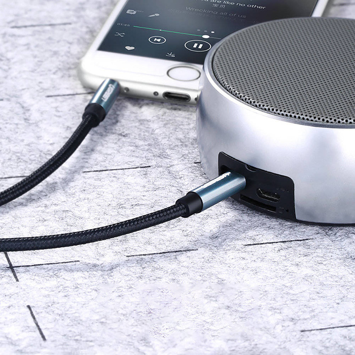 Ugreen gewinkeltes AUX-Kabel 2 x Miniklinke 3,5 mm 1,5 m blau (AV112)