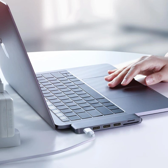 Ugreen Multifunktions HUB 2x USB Typ C auf 3x USB 3.0 / TF / SD / USB Typ C für MacBook Pro / Air grau (CM251 60560)