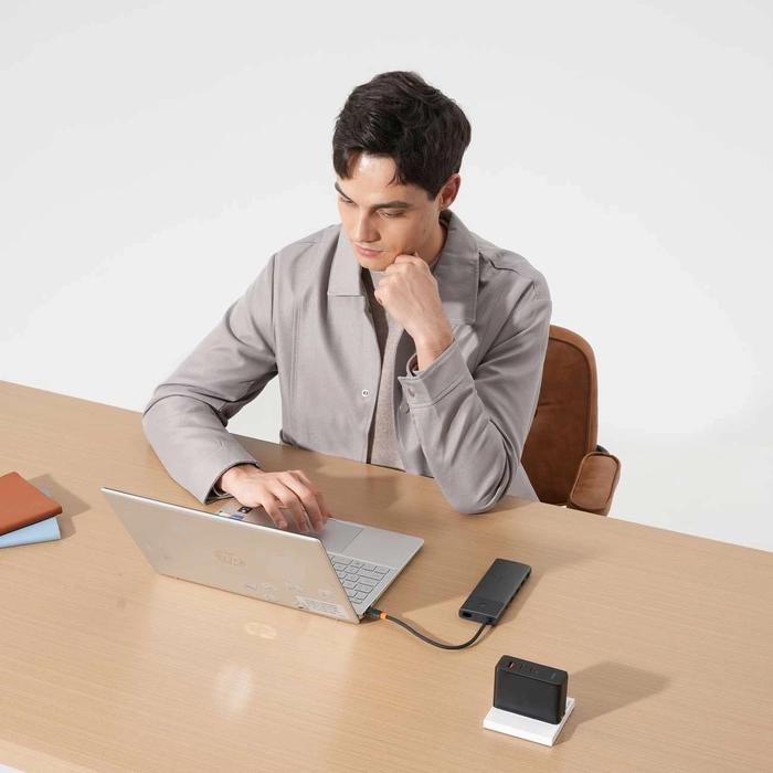 HUB 10in1 Baseus Metal Gleam Series da USB-C a USB-C PD / USB-C / 3x USB-A / 2x HDMI / RJ-45 / SD / TF - nero