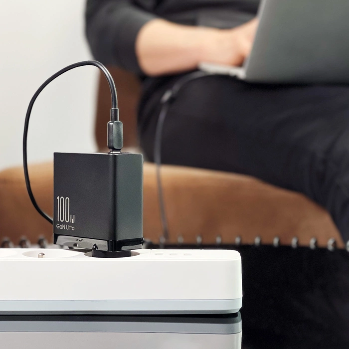 Joyroom JR-TCG04EU 100W GaN nabíječka 3x USB-C USB-A + USB-C / USB-C kabel 100W - černý