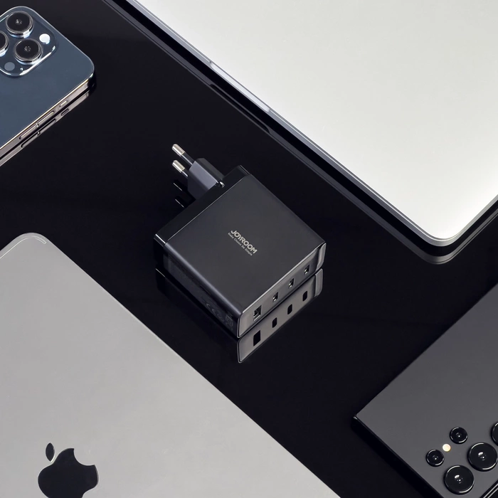 Joyroom JR-TCG04EU 100W GaN charger 3x USB-C USB-A + USB-C / USB-C cable 100W - black