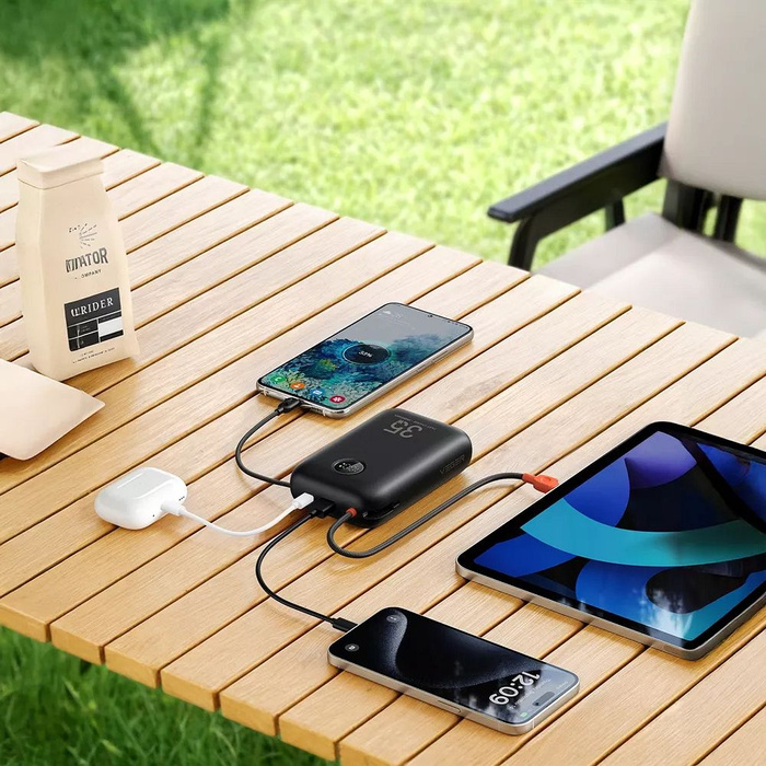 Powerbank Veger K3 (W3018) PD QC3.0 35W 30000 mAh z wbudowanymi kablami Typ C / Lightning czarny