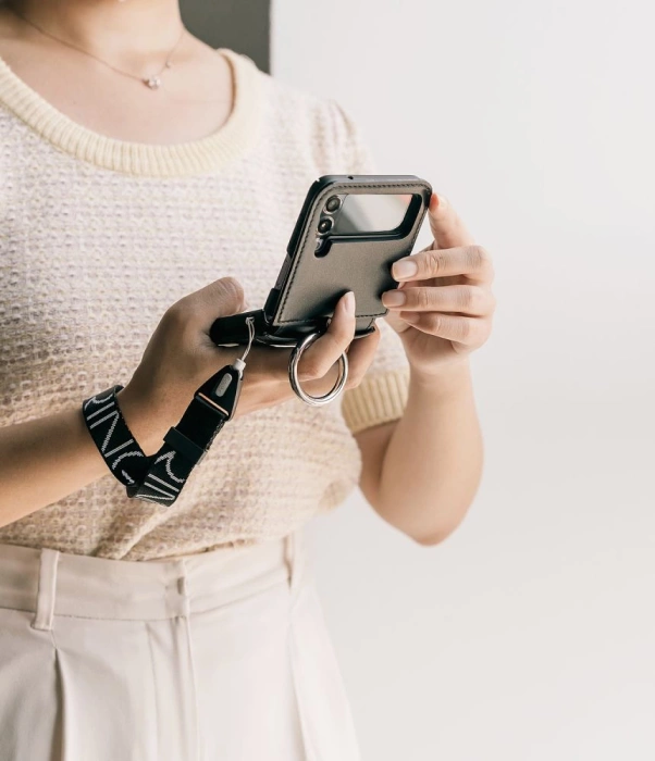 Case RINGKE Signature FOLIO GALAXY Z FLIP 4 BLACK