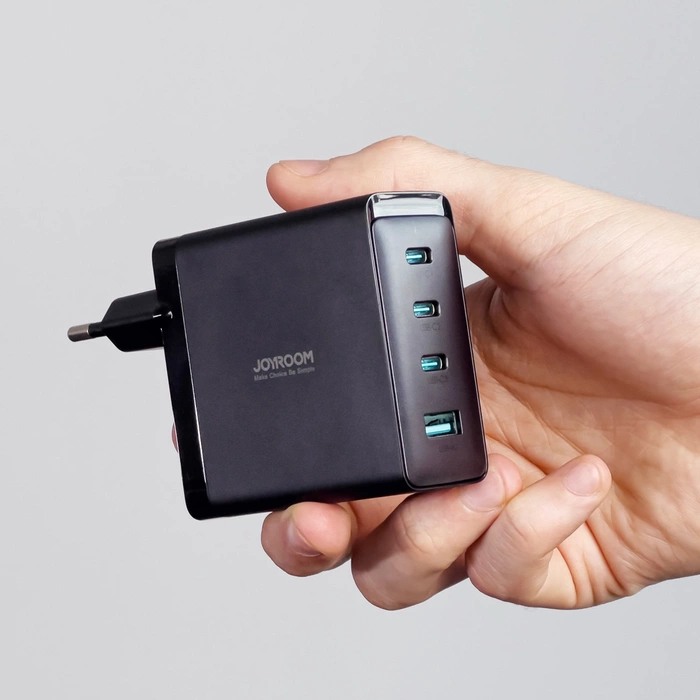 Joyroom JR-TCG04EU 100W GaN-Ladegerät 3x USB-C USB-A + USB-C / USB-C-Kabel 100W - Schwarz