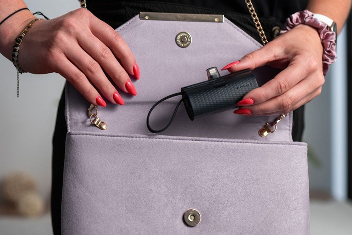 Powerbank Forcell F-Energy Power Plug F5K3 PD 20W 5000 mAh z wbudowanym złączem Lightning czarny