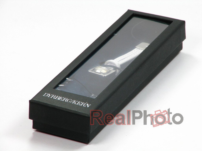 Colgante con piedra de Swarovski DYBERG-KERN