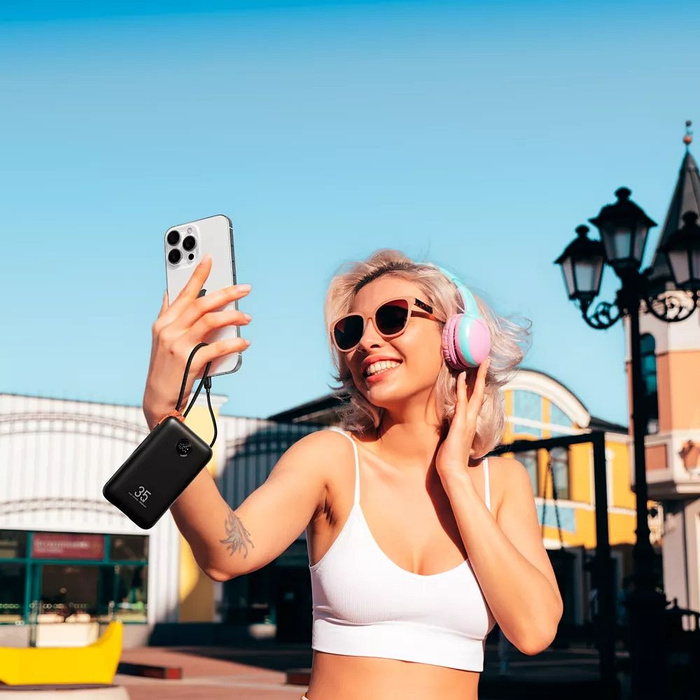 Powerbank Veger K2 (W2068) PD QC3.0 35W 20000 mAh z wbudowanymi kablami Typ C / Lightning czarny