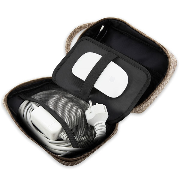 Guess Tasche GUHBHGCFSEW Braun/Braun GCube Stripe Organizer