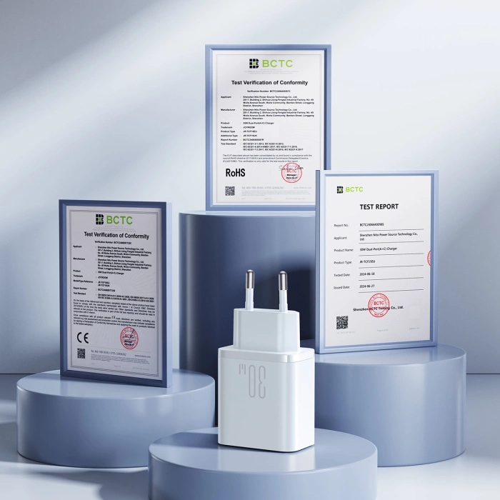 Joyroom JR-TCF15 Netzwerkladegerät USB-C / USB-A 30W - Weiß