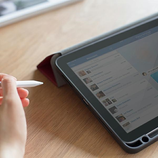 Uniq pouzdro pro Transforma Rigor iPad Air 10,9 (2020) červená / korálově červená Atnimicrobial