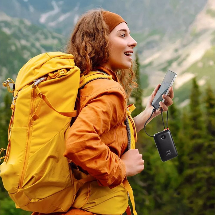 Powerbank Veger K3 (W3018) PD QC3.0 35W 30000 mAh z wbudowanymi kablami Typ C / Lightning czarny