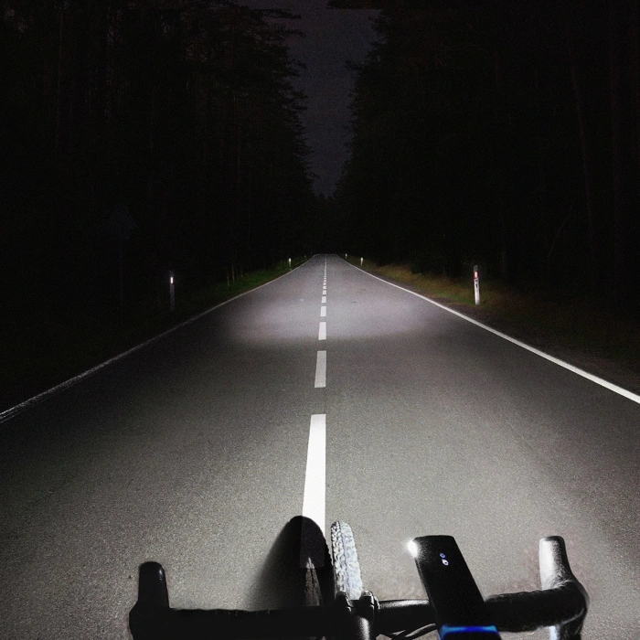 Lampka rowerowa przednia Wozinsky + kabel USB-C (3000 lm)  - czarna