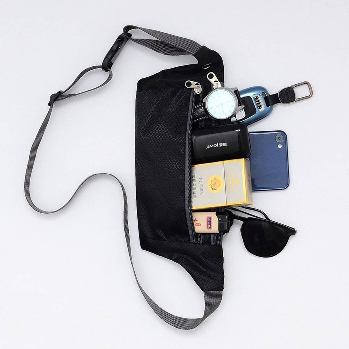 Ceinture de course pochette à reins sur coque sur téléfono portable avec une sortie sur casque noir