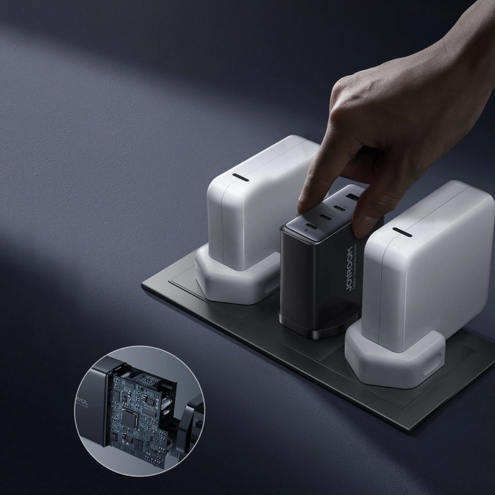 GaN charger UK Joyroom JR-TCG05UK 140W 3x USB-C USB-A + USB-C / USB-C cable 240W 1.2m