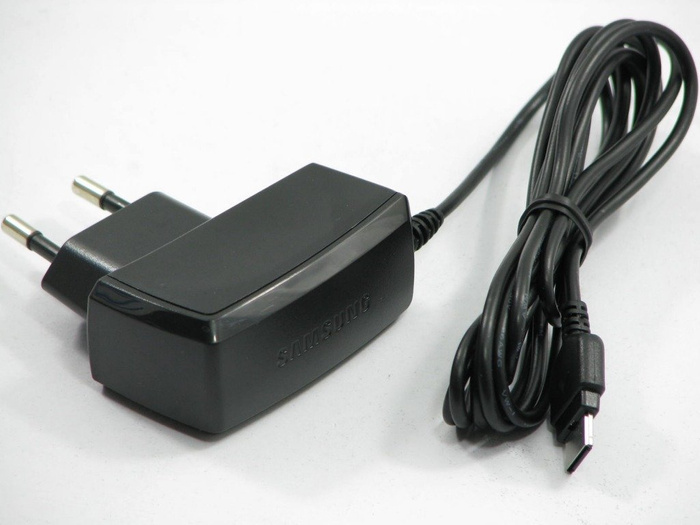 SAMSUNG D900 E250 E900 J600 U700 Nabíjačka originál