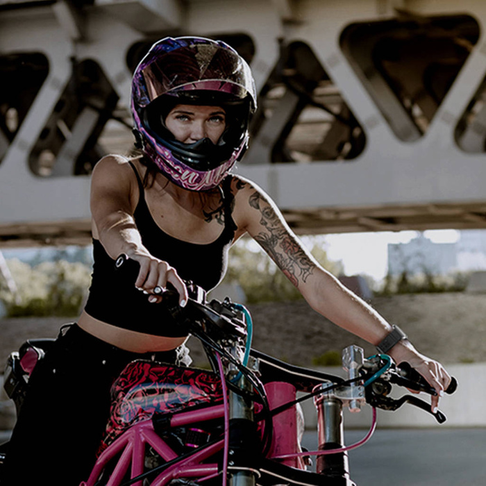 Kingxbar CYF134 2in1 Armband für Apple Watch Ultra, SE, 8, 7, 6, 5, 4, 3, 2, 1 (49, 45, 44, 42 mm) mit integriertem Edelstahl-Rüstungsgehäuse Silber