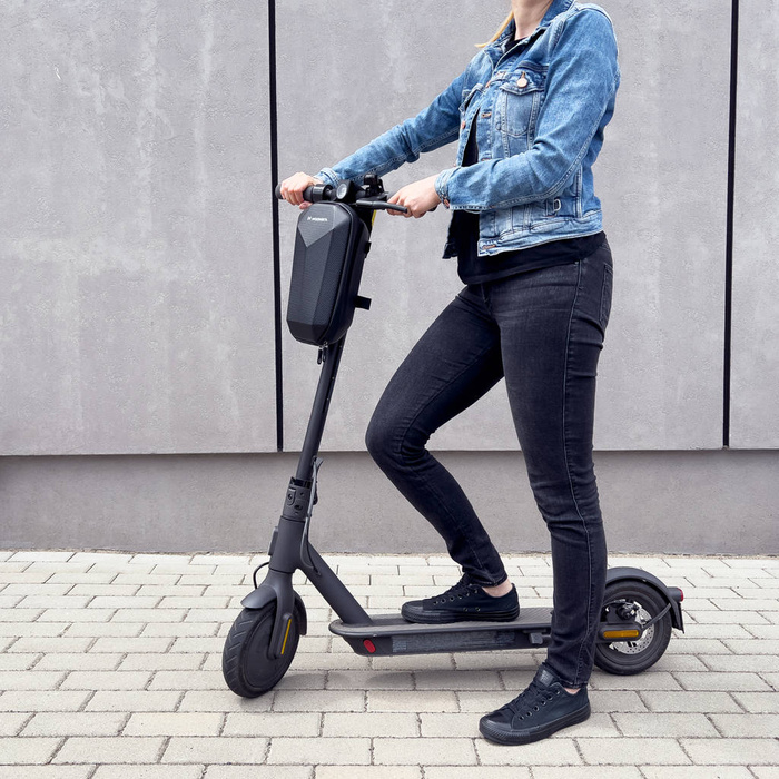 Wozinsky Waterproof electric scooter handlebar bag 4 L black (WSB2BK)